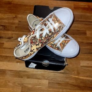 Size 6.5 women's Converse